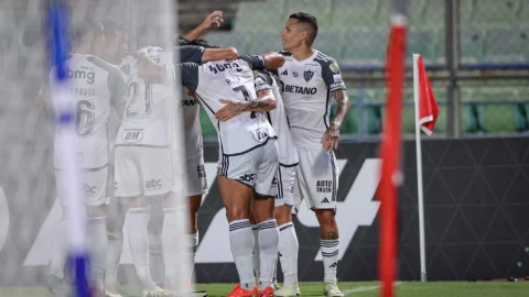 Galo goleia o Caracas na estreia da Libertadores