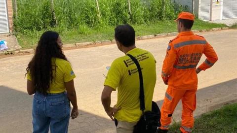Bombeiros e Prefeitura realizam “Operação Alerta Verde” para fiscalizar lotes vagos e evitar incêndios em Fabriciano