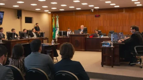 Desembargador do TRE vota pela cassação de Moro e empata julgamento