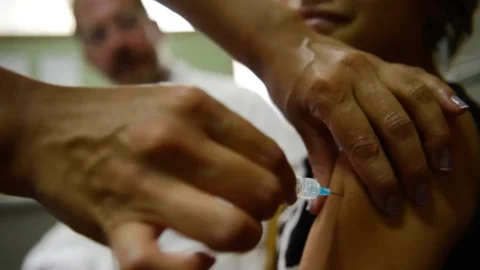 HPV: quem tem uma dose está plenamente vacinado, diz ministério