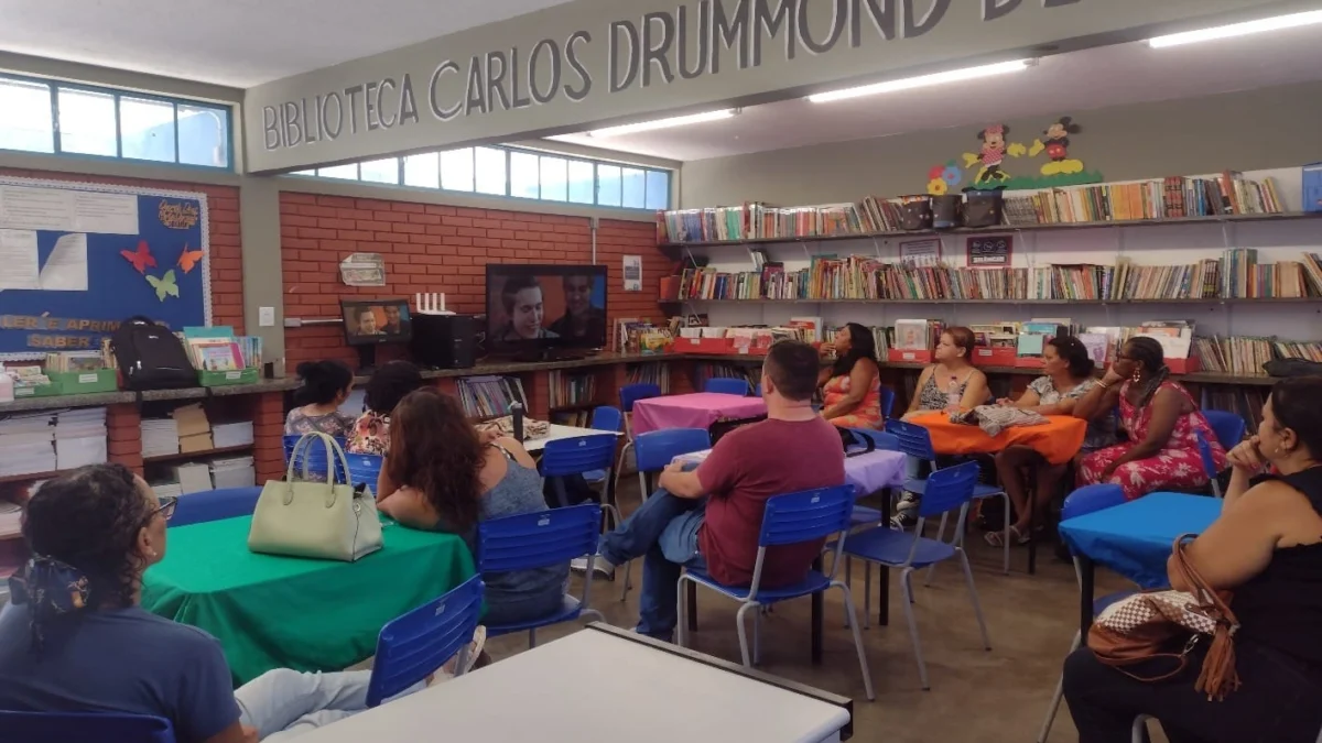 Secretaria de Educação promove ações de combate ao bullying no ambiente escolar 1 O Dia Nacional de Combate ao Bullying e à Violência nas Escolas, celebrado em 7/4, destaca a importância de enfrentar um problema sério