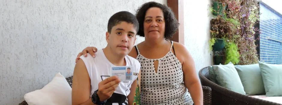 “Eu sou Arthur, um garoto autista. Eu tenho 16 anos e sou fã do Hulk, do Galo”