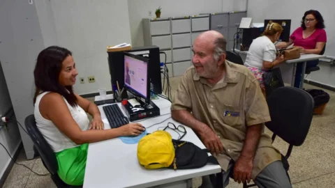 Cartão do Idoso pode ser solicitado também nos CRAS 3 Cartão do Idoso pode ser solicitado também nos CRAS