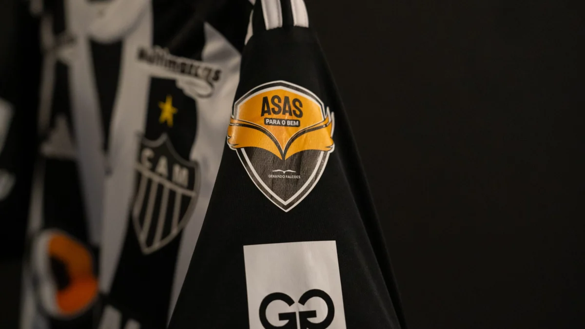 Galo e Corinthians se unem em campanha solidária 1 O Atlético irá entrar com um patch especial do projeto e haverá um local para recebimento de doações de roupas e sapatos em bom estado
