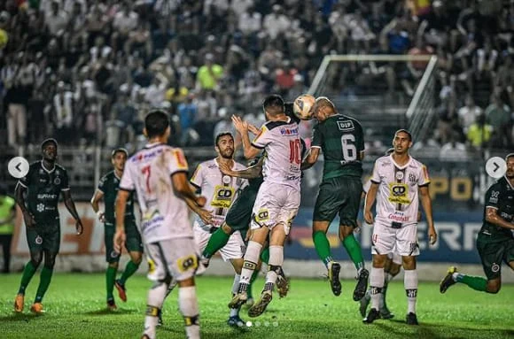 O jogo foi muito disputado, mas o Democrata soube se livrar da marcação do Ipatinga