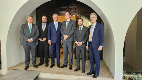 Governadores discutem renegociação de dívidas com presidente do Senado