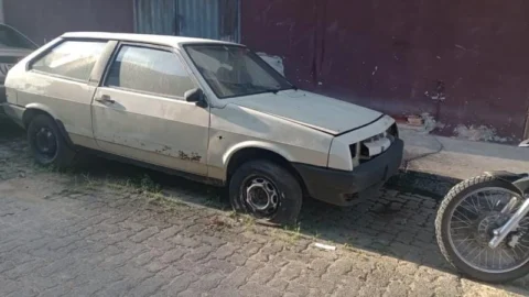 Veículos abandonados em vias públicas de Timóteo serão recolhidos 2 Veículos abandonados em vias públicas de Timóteo serão recolhidos