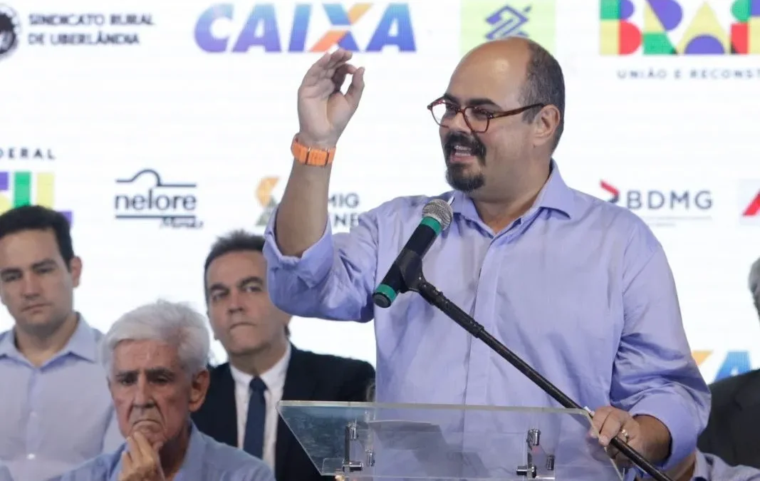 Governo de Minas intensifica diálogo com prefeituras e lideranças locais em Uberlândia 1 O vice-governador, Professor Mateus, recebeu um panorama das principais reivindicações dos prefeitos da Associação dos Municípios