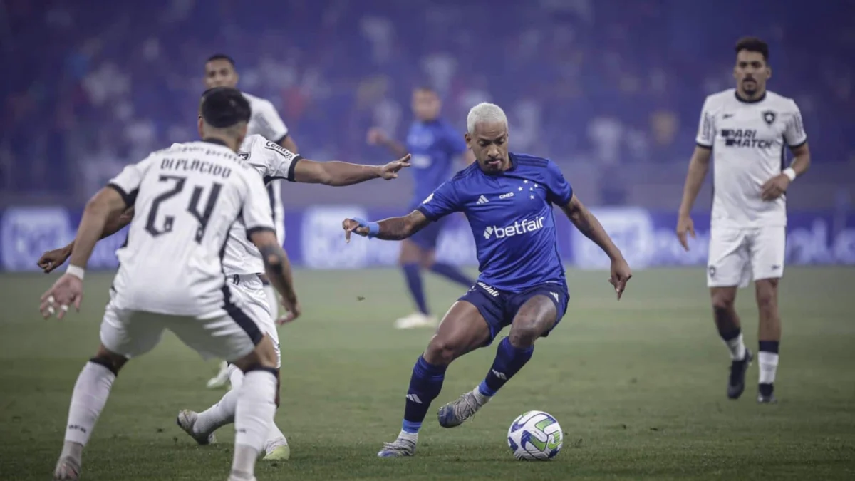 Contra o Botafogo, Cruzeiro inicia a disputa do Brasileirão 2024 neste domingo 1 Às 17h, o Cruzeiro recebe o Botafogo, no Mineirão, e inicia sua campanha no Campeonato Brasileiro