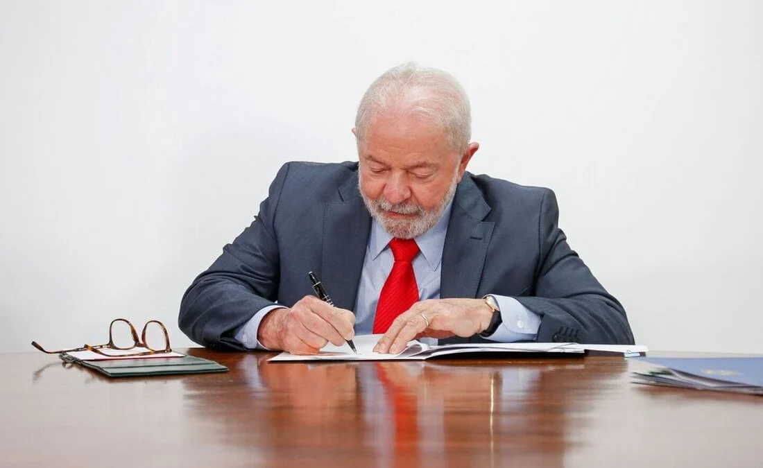 O presidente vetou apenas o trecho que impedia a saída temporária para presos que querem visitar suas famílias