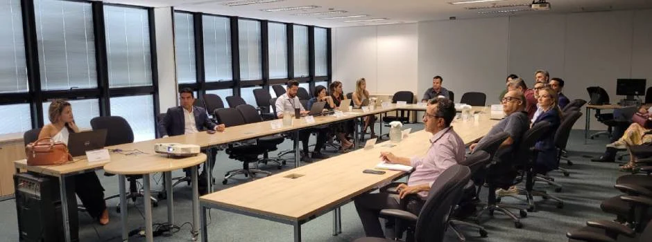 Mineirão apresenta atualizações de calendário em reunião do Comitê de Esporte, Cultura e Lazer 1 A Seinfra e a Minas Arena promoveram, nesta sexta-feira (5/4), reunião do Comitê de Esporte, Cultura e Lazer