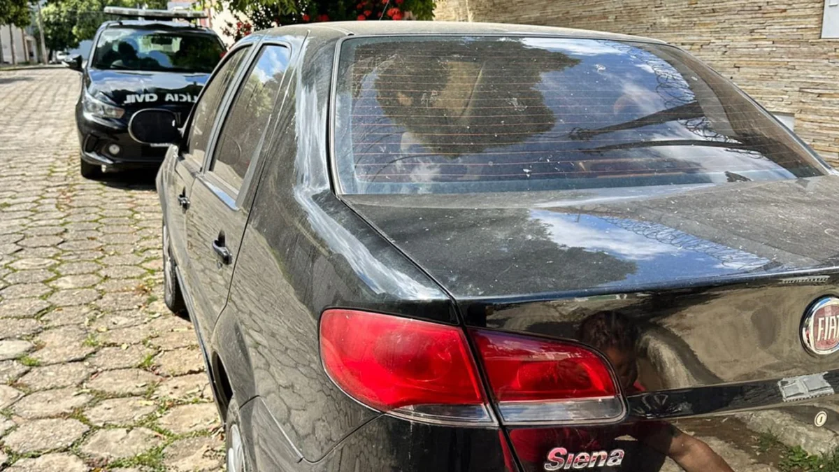 PCMG apreende veículo clonado em Governador Valadares 1 A Polícia Civil de Minas Gerais durante a ação que culminou na apreensão do carro clonado em Valadares