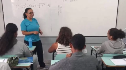 Professora da rede estadual é reconhecida como uma das melhores no ensino de matemática do país
