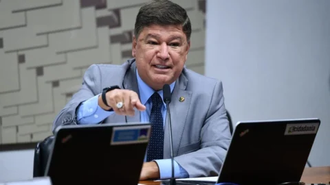 Senador Carlos Viana defende isenção de Imposto de Renda para trabalhadores que ganham até 3 salários mínimos 10 Senador Carlos Viana defende isenção de Imposto de Renda para trabalhadores que ganham até 3 salários mínimos