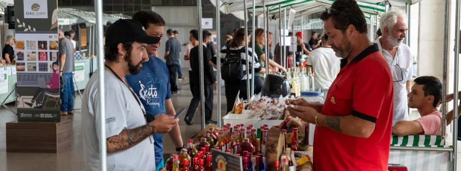 Desde que a programação mensal foi iniciada, mais de 50 agricultores familiares participaram da feira
