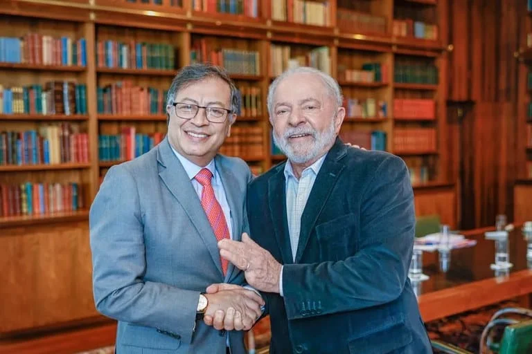 A missão do presidente Luiz Inácio Lula da Silva a Bogotá, capital colombiana, a convite do presidente Gustavo Petro, compreende uma agenda