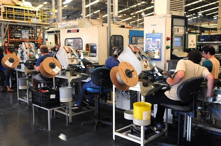 IBGE: Produção industrial cresce em 10 dos 15 locais pesquisados em fevereiro 1 Dez dos 15 locais investigados pela Pesquisa Indústria Mensal (PIM) Regional do Instituto Brasileiro de Geografia e Estatística (IBGE)