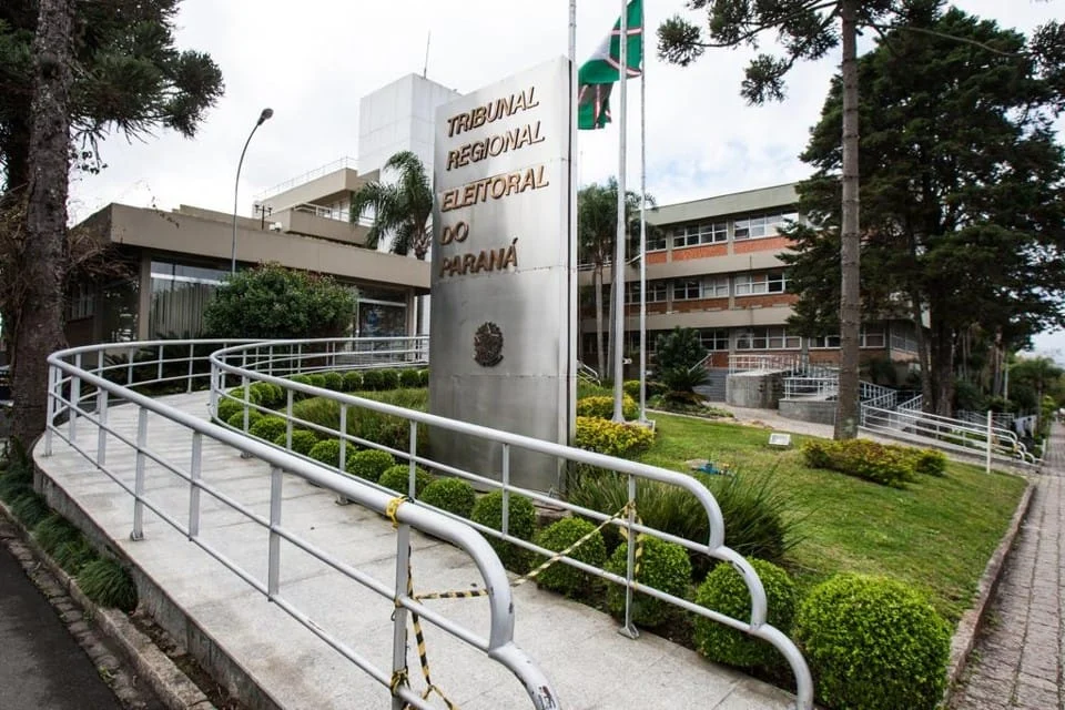 TRE-PR forma maioria contra cassação de Sergio Moro 1 O Tribunal Regional Eleitoral (TRE) do Paraná formou maioria de votos nesta terça-feira (9) contra a cassação do senador Sergio Moro