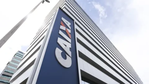 Abono Salarial: Caixa paga R$ 4 bilhões aos trabalhadores nascidos em março e abril 8 Abono Salarial: Caixa paga R$ 4 bilhões aos trabalhadores nascidos em março e abril
