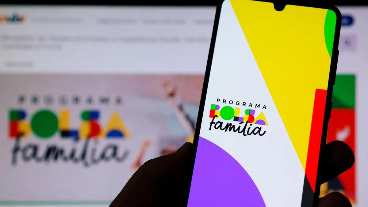 Corte de R$ 10 bilhões no Bolsa Família é falso 1 Ao contrário do repercutido em peças de desinformação, não houve corte algum no programa Bolsa Família