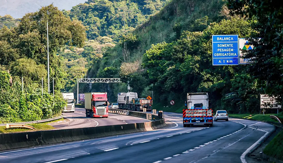 O ministro dos Transportes, Renan Filho, assinou nesta sexta-feira (12) a ordem de serviço que vai garantir um traçado novo na Serra