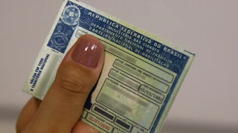 Foto da carteira de motorista poderá conter itens religiosos