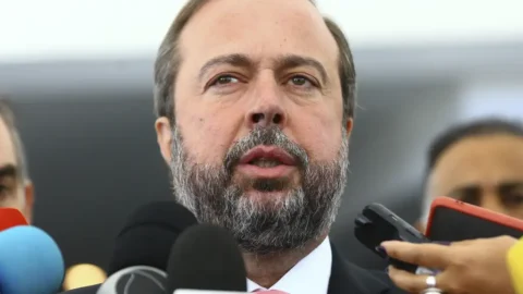 Ministro quer modernização de contratos com distribuidoras de energia 2 Ministro quer modernização de contratos com distribuidoras de energia