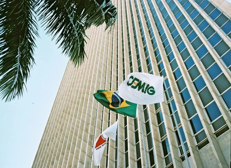 A Cemig informa que os trabalhos, iniciados em fevereiro deste ano, devem ser concluídos no segundo semestre