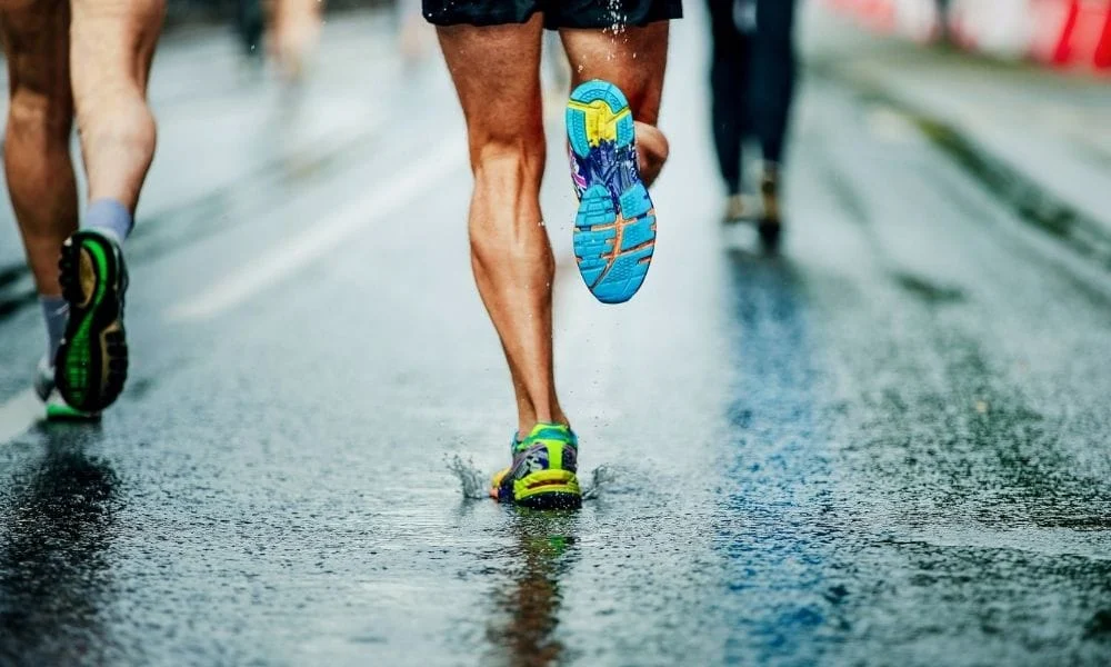O objetivo é conscientizar os corredores não apenas durante as corridas, mas também nos dias de treino