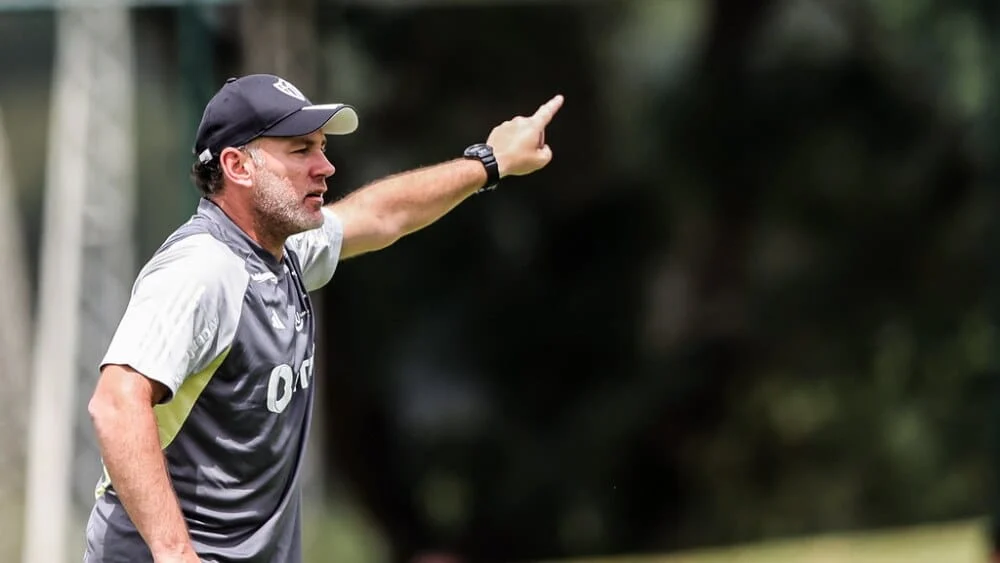 O treinador Gabriel Milito e a comissão técnica comandaram, na tarde desta terça-feira, na Cidade do Galo, o último treino antes da partida