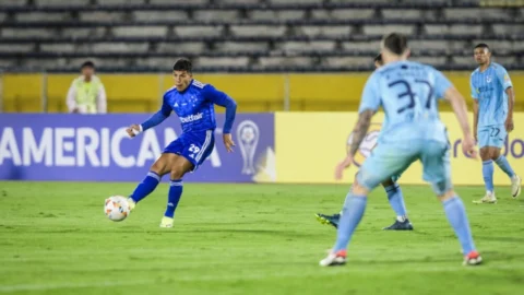 Na altitude de Quito, Cruzeiro empata com a Univerdad Católica na estreia da Sul-Americana