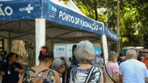Rio espera vacinar 100 mil pessoas neste Dia D contra a Gripe