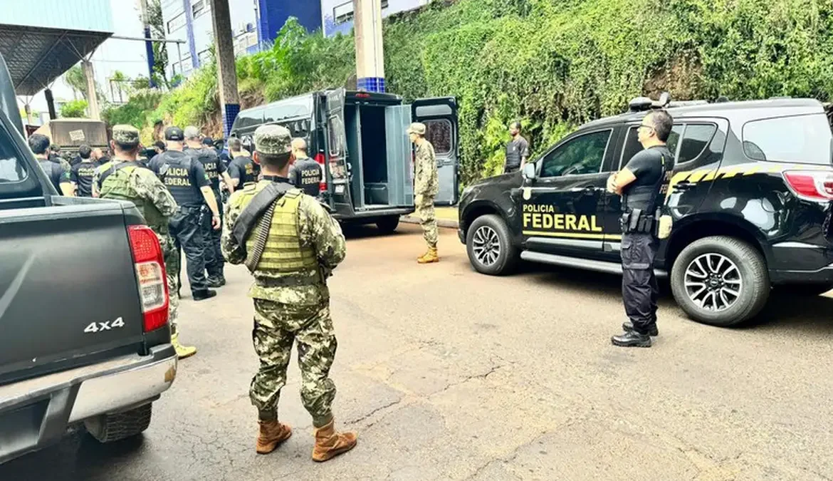 O Paraguai expulsou 25 brasileiros que estavam presos no país e eram procurados pela polícia e a Justiça do Brasil