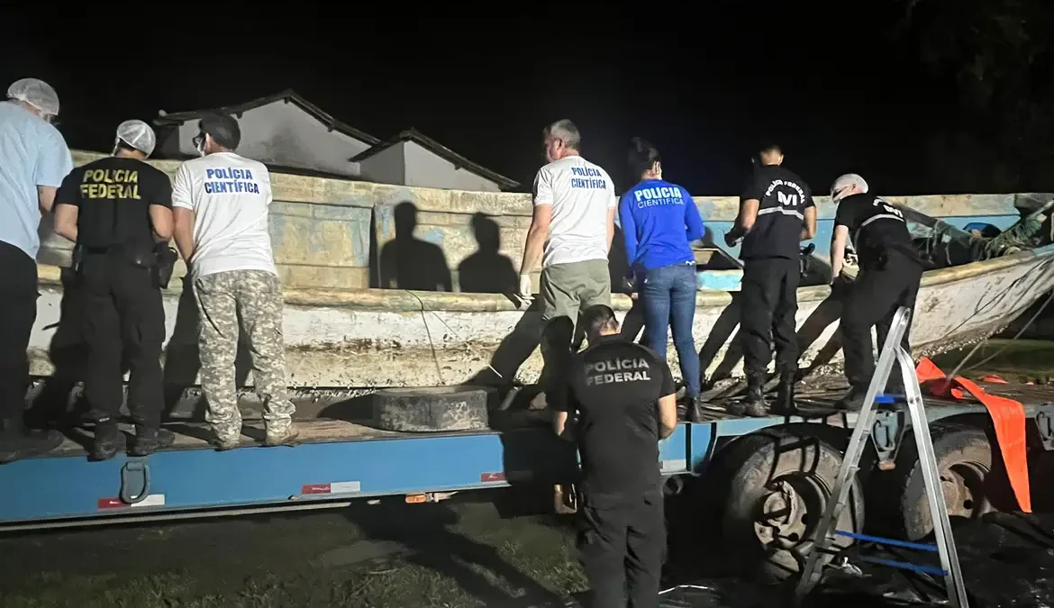 Embarcação encontrada no PA tinha como destino Ilhas Canárias, diz PF 1 O destino da embarcação encontrada no litoral paraense no sábado (13) era as Ilhas Canárias, na Espanha, avalia a Polícia Federal (PF)