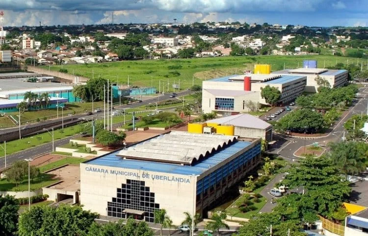 Destaques dos jornais e portais integrantes da Rede Sindijori MG 1 No ano passado, os gastos com a remuneração dos 27 vereadores de Uberlândia foram de R$ 5,4 milhões (CMU