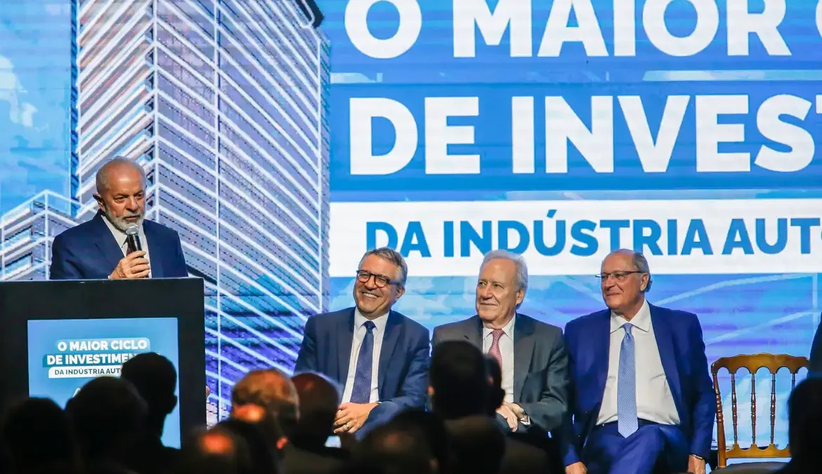 Lula elogia atuação de Padilha na articulação política 1 O presidente Luiz Inácio Lula da Silva elogiou nesta sexta-feira (12) a atuação do ministro da Secretaria de Relações Institucionais