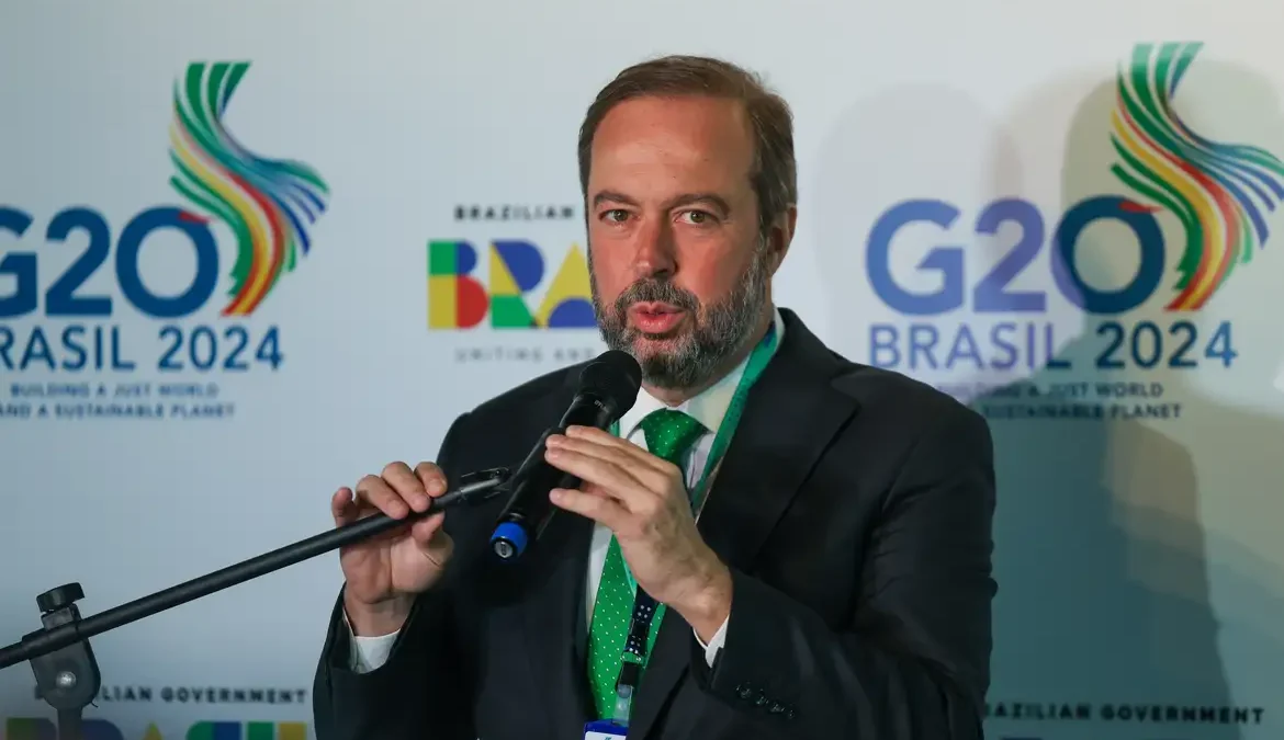 Durante todo o dia de hoje, o MME estará em contato com a Petrobras, distribuidoras de combustíveis e com os demais membros da cadeia