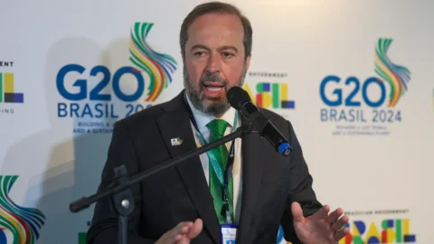 MP prevê antecipação de recursos devidos pela Eletrobras ao governo 3 MP prevê antecipação de recursos devidos pela Eletrobras ao governo