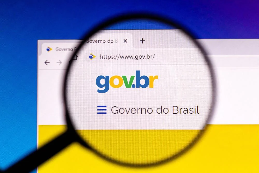Gov.br já tem assistente de voz para reconhecimento facial 1 O desenvolvimento da funcionalidade de busca por conteúdo por comando de voz será iniciada pelo Serpro no próximo mês
