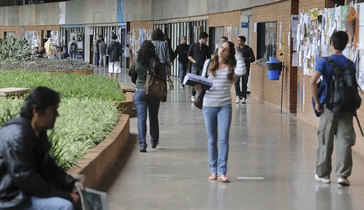 Os professores da Universidade de Brasília (UnB) aprovaram greve a partir da próxima segunda-feira (15)