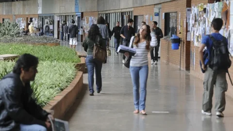 Professores da UnB aprovam greve a partir de 15 de abril 3 Professores da UnB aprovam greve a partir de 15 de abril