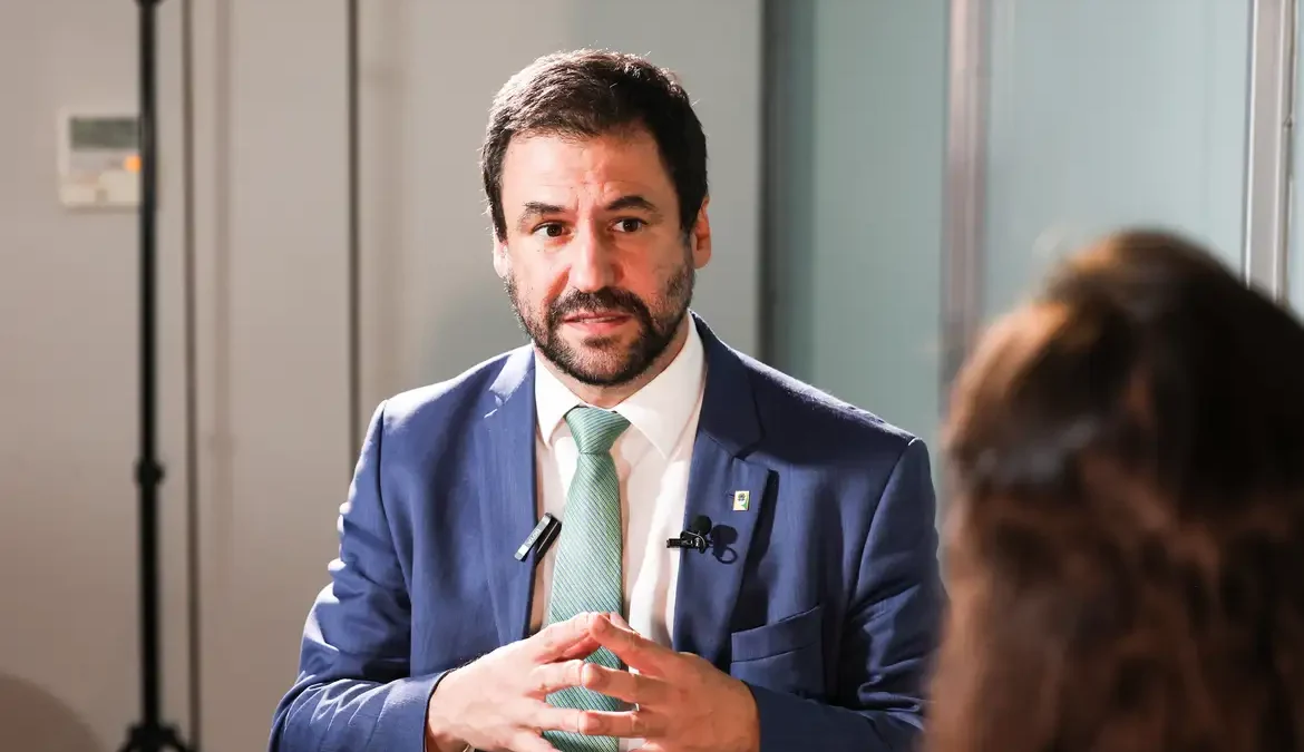Governo defende órgão que supervisione obrigações das redes sociais 1 Secretário de Políticas Digitais da Secretaria de Comunicação Social da Presidência da República (Secom), João Brant