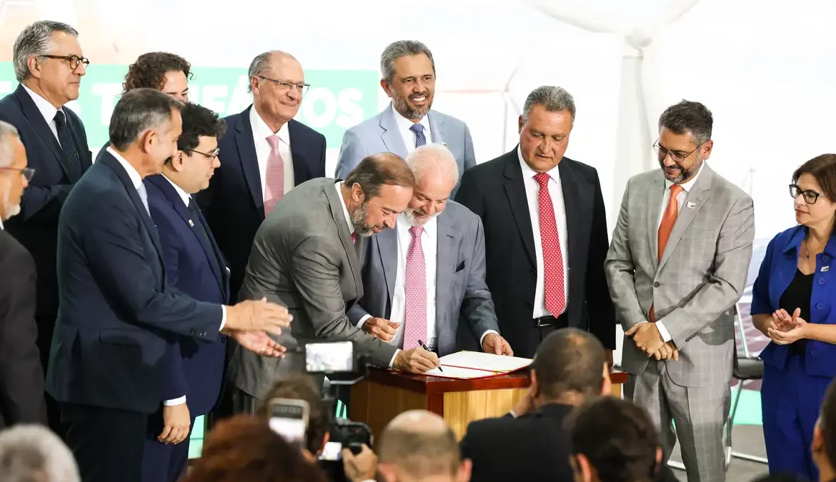 Lula assina MP que prevê redução de 3,5% a 5% na conta de luz 1 Segundo o governo, a proposta pode gerar até 400 mil empregos com os investimentos privados