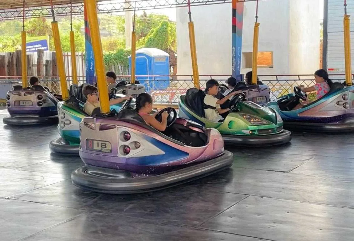 Elas tiveram a oportunidade de visitar o Magic Park, que está em uma temporada na cidade e instalado na área da Açucareira