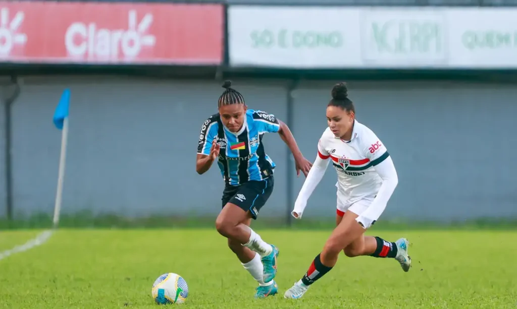 São Paulo e Grêmio se enfrentam, a partir das 14h45 (horário de Brasília) desta quinta-feira (29) no estádio do Canindé, em São Paulo