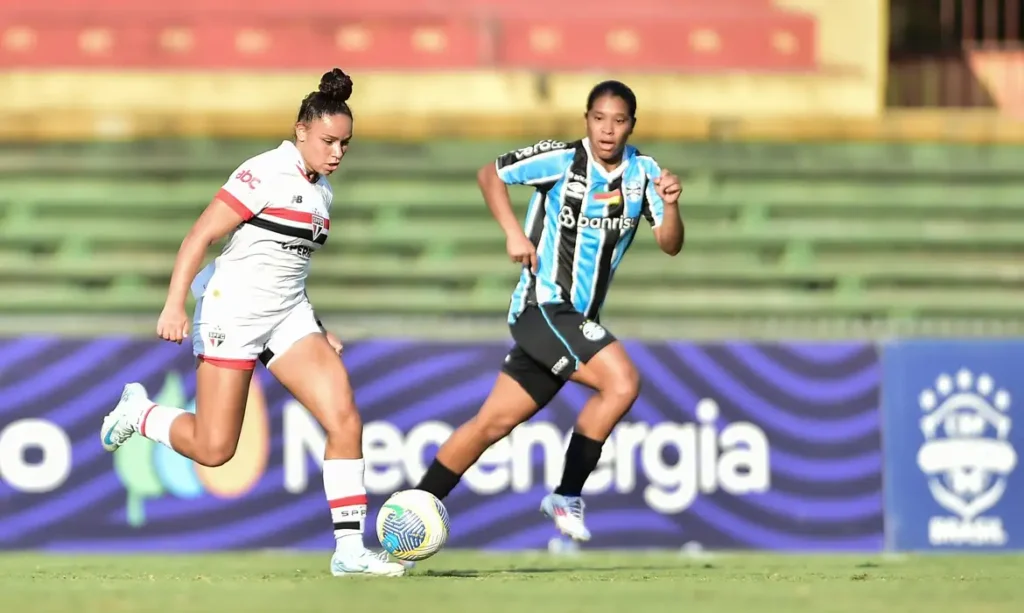 O São Paulo garantiu a última vaga para as semifinais do Campeonato Brasileiro de futebol feminino após empatar sem gols com o Grêmio
