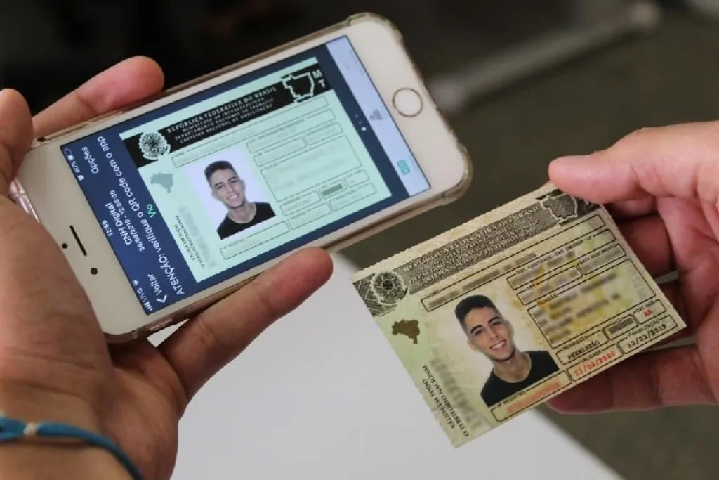 Os condutores registrados em Minas Gerais têm acesso à CNH na versão digital em até 48 horas após o exame para renovação do documento ou