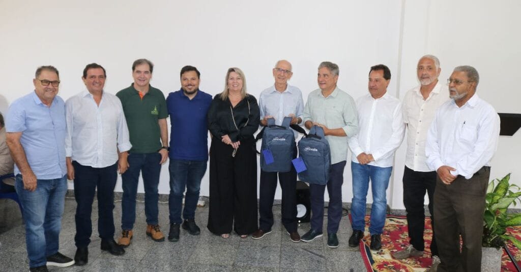 Prefeito e vice-prefeito eleitos em Valadares visitam campus da UNIVALE 1 visita coronel sandro e mourao