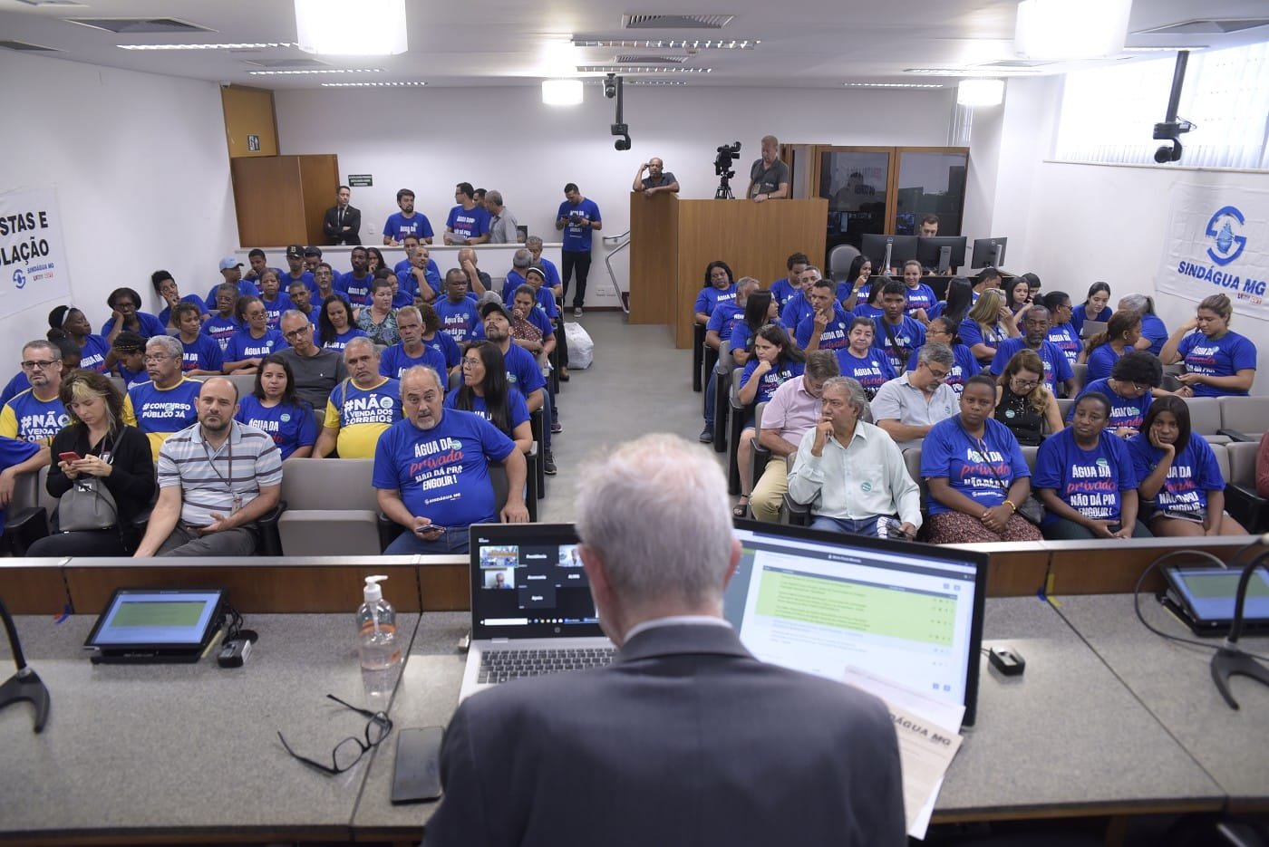 Especialistas e parlamentares desaprovam privatização da Copasa e Copanor