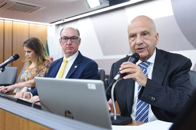 O deputado Arlen Santiago acredita que as propostas do Executivo estadual fortalecerão o SUS em Minas Gerais - Arquivo ALMG